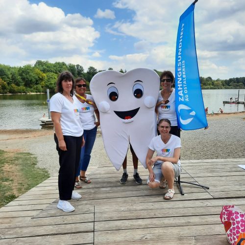 Zahnmaskottchen Kai und Team am Bucherstausee